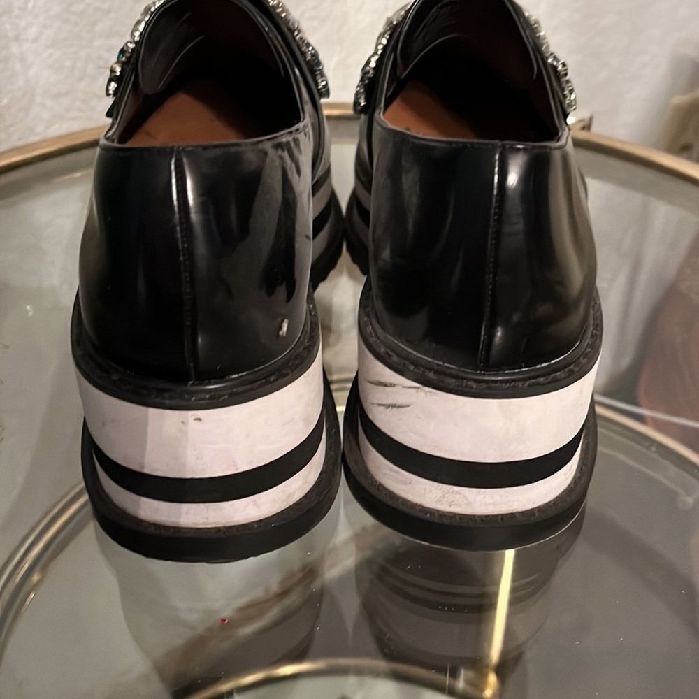 Zara Black Patent Leather Flats with Floral Embellishments - Picture 3 of 8